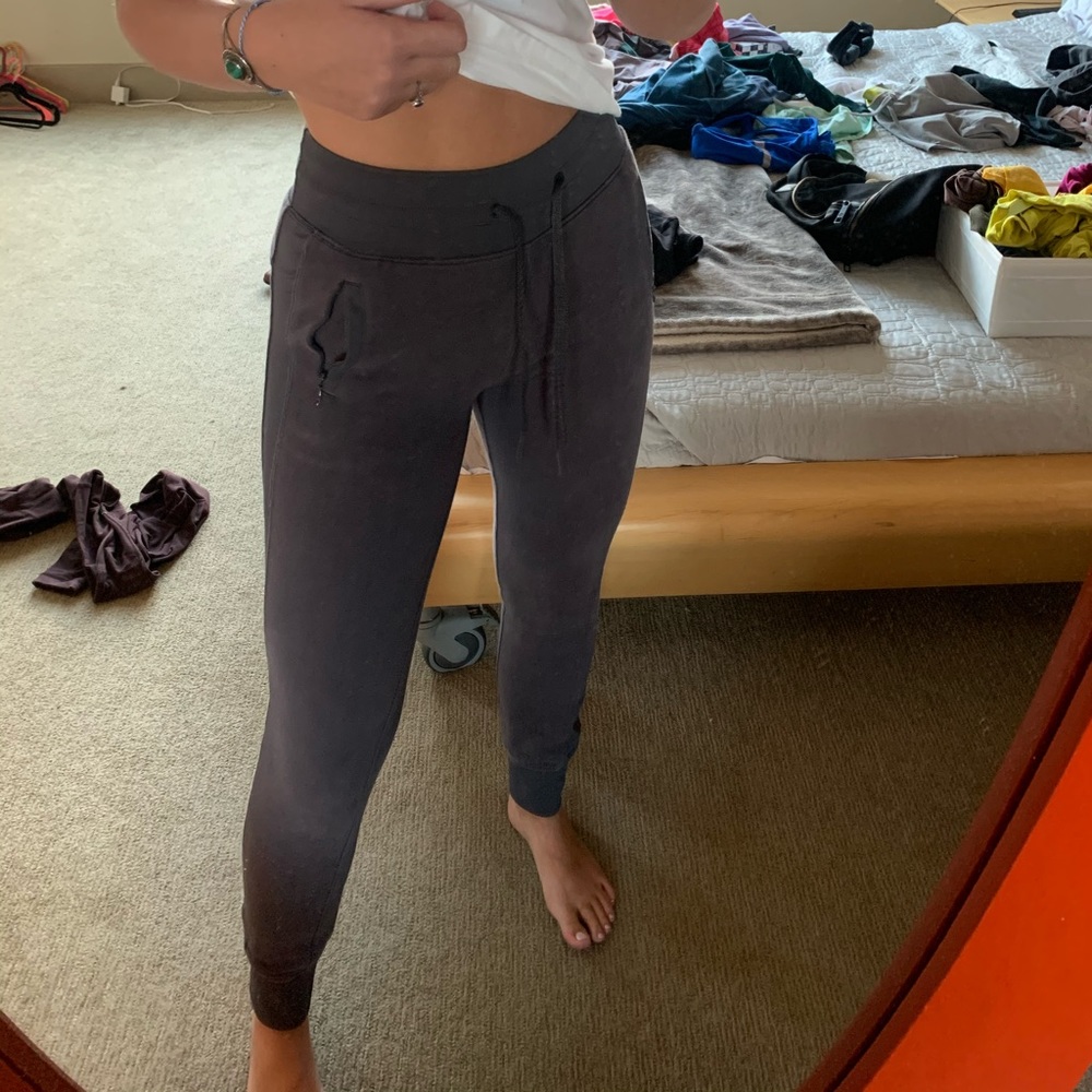 lululemon woman’s joggers